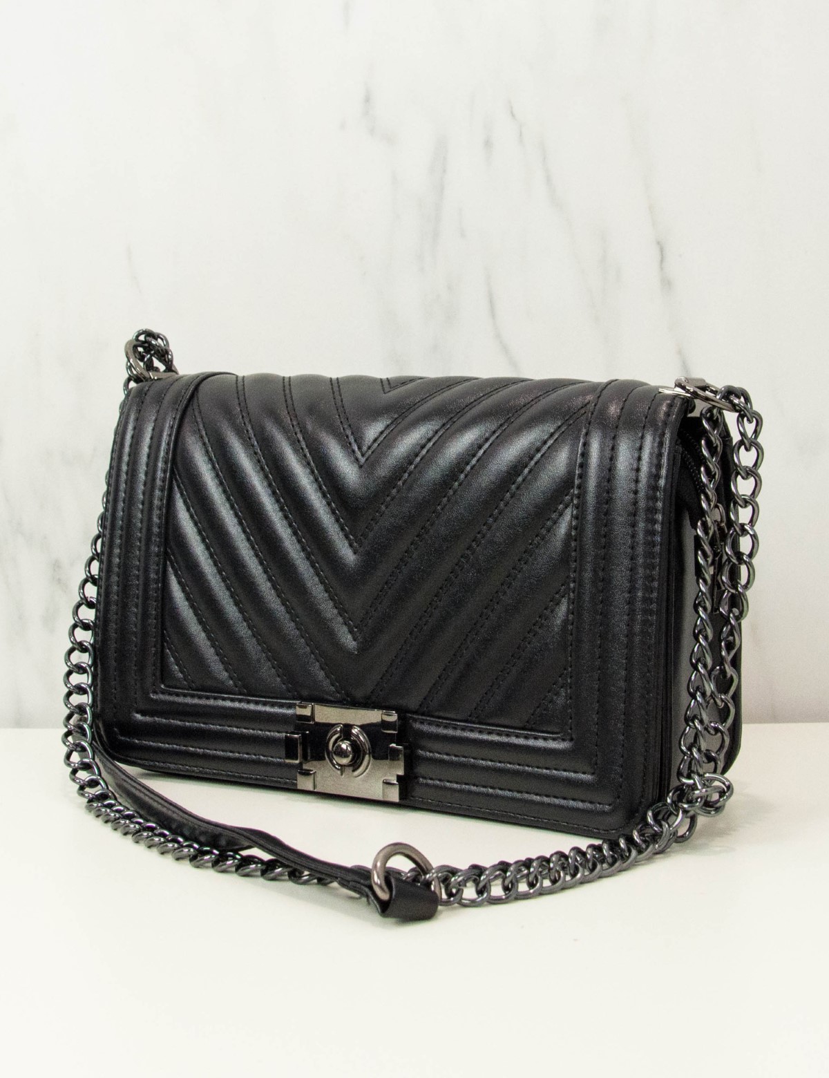 Γυναικείο μαύρο καπιτονέ τσάντακι ανθρακί αλυσίδα P68591 φωτογραφία